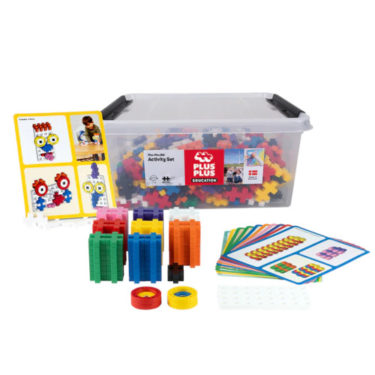 PLUS-PLUS BIG Skólasett -  Learn to build activity set (400 kubbar, 4 grunnplötur, 16 hjól og 40 spjöld)