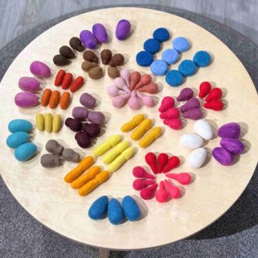 Litríkir hlutir úr þæfðri ull - 108 stk